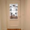 Rénovation porte d'entrée bois - intérieur : isolation périphérique, pose serrure 3 points, pose double vitrage, préparation et mise en peinture