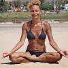 Dao yin yoga on the beach
Joyce Benoist -Paris