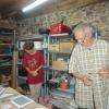 Les deux artistes ( Régis Durand et Thérèse Pierre ) Nous font visiter leur atelier lors d'une ' journée portes ouvertes' .