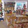 Bijoux, marionnettes, cosmétiques...