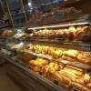 Vitrine viennoiserie. 
Croissant, pain au chocolat, viennoise, roulé canadien, pain chocolat pistache, etc....