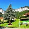 l'auberge et ses chalets face au Mont Blanc