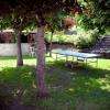 la terrasse ombragée et le jardin au calme