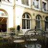La cour de l'auberge BVJ Opéra Montmartre