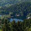Le petit Neuweiher en contre-bas et le grand Neuweiher où se trouve l'auberge 