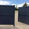 Portail alu double battant moderne et design.