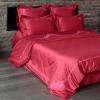 Floréal / Violette : la révolution des couleurs par Badam TS : linge de lit brodé. Entièrement confectionné en France par Badam TS.