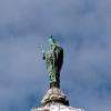 Statue de Saint Martin sur le dôme de la Basilique.