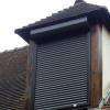 Installation de volet roulant sur une fenêtre de toit