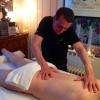 Massage et étirement du dos
