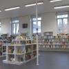 La bibliothèque, dont l'intérieur a été complètement rénové en 2016, est très agréable maintenant !