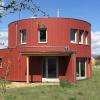 Maison originale ronde, structure bois et parois de niveau passif.  
Rémi FLORIAN Architecte DEA