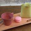 Les acidulés : plat à cake et tasse à thé.