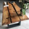 Table epoxy et bois de chêne. Une table de salon en bois et résine livrée chez des particuliers vers Antibes.