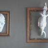 sur le mur