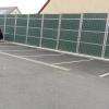 grand parking devant le magasin