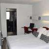 La chambre avec vue sur les sanitaires ouverts