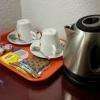 Dans la chambre boissons chaudes et eau