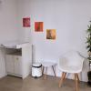 Espace allaitement et table à langer cabinet d'ostéopathie des arènes
