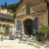 charmante brocante sur la place du village...