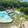 Aire de jeux et piscine