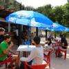 Le bar-restaurant du camping Le Castellas vous propose une carte simple, des boissons pour tous
