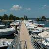 Port de plaisance à 200m.
Location de bateaux