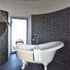 Exemple de salle de bain dans une tour dans le gîte "Le Jardin".
