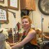 Cécile Begrand, toiletteuse à l'oeuvre au salon de toilettage Castelrou'Chien, Châteauroux (36=