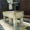 La cuve baptismale du XII° siècle (?) pour certains "pierre à laver les morts" (?)