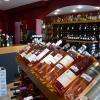 un large choix de vins, champagnes et alcools fins