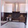 Cuisine de 4,10 M2 regroupant tout le confort espéré : Lave vaisselles, hottes performante, plan de travail, rangements, four pyro, micro-onde, réfrigérateur, congélateur, poubelles intégrées sous éviers, rangements, grande cuve...   