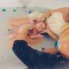 Bain maman bébé

Idéal pour les jeunes bébés, ils pourront se libérer de leurs tensions, profiter de cet élément qu'ils ont bien connu, en profitant du contact avec maman.

La maman elle pourra profiter de ce plaisir du bain tout autrement, en revivant certaines expérience ou en découvrant les plaisirs et les bienfaits de l'eau sur son bébé. 