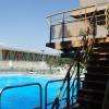 PERTUIS (84 - Vaucluse, France) - Centre aquatique Pertuis Durance Lubéron - Fosse à plongeon et vue sur le bassin extérieur en arrière plan