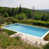 La Piscine à l'écart de la maison