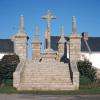 Le calvaire devant la chapelle 