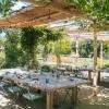 La terrasse de la Chassagnette en été.