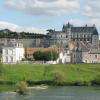 Le château depuis la rive opposée de la Loire