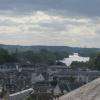 Des toits d'Amboise en ardoise à la Loire argentée qui serpente au soleil couchant...