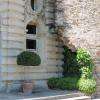 Détail de la façade où style Louis XIII et tour médiévale se côtoient - Château de Brissac - Avril 2015