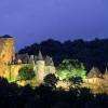 le château illuminé en été pour les visites nocturnes en musique