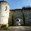 Donjon & mur du XI° siècle.