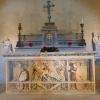 Dans la Chapelle Troglodytique : Retable en triptyque du XV° siècle.