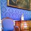 salon tapissé de tissus