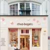 La façade de Chez Bogato, pâtisserie festive et créative pour tous vos Gâteaux sur-mesure à la commande ou le plein de pâtisseries festives à emporter, située au coeur de Paris dans le Marais.
