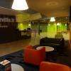 A l'intérieur, des petits salons confortables pour attendre que la salle soit disponible...