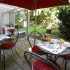 Petit-déjeuner en terrasse