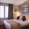 Chambre confort double, salle de bains avec baignoire