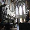 A gauche, un des deux orgues de la cathédrale