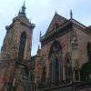 Les toits de cette église sont peints 